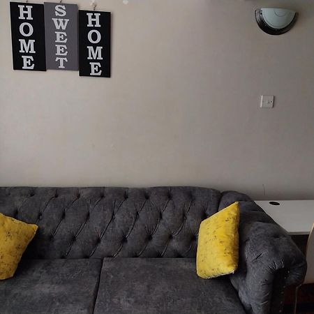 Convertible 1 Bedroom By Dg'S Suites ナイロビ エクステリア 写真